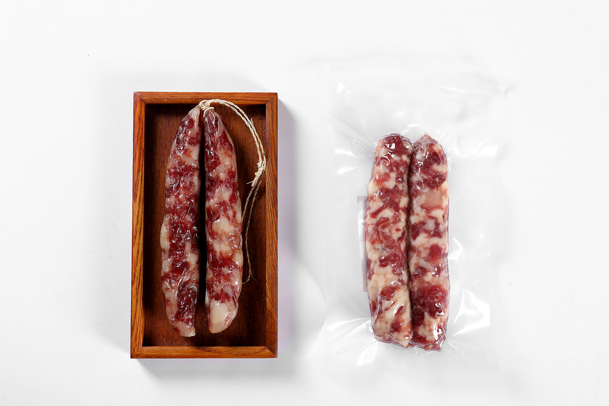 臻品黑猪肉风干肠 真空白袋.jpg